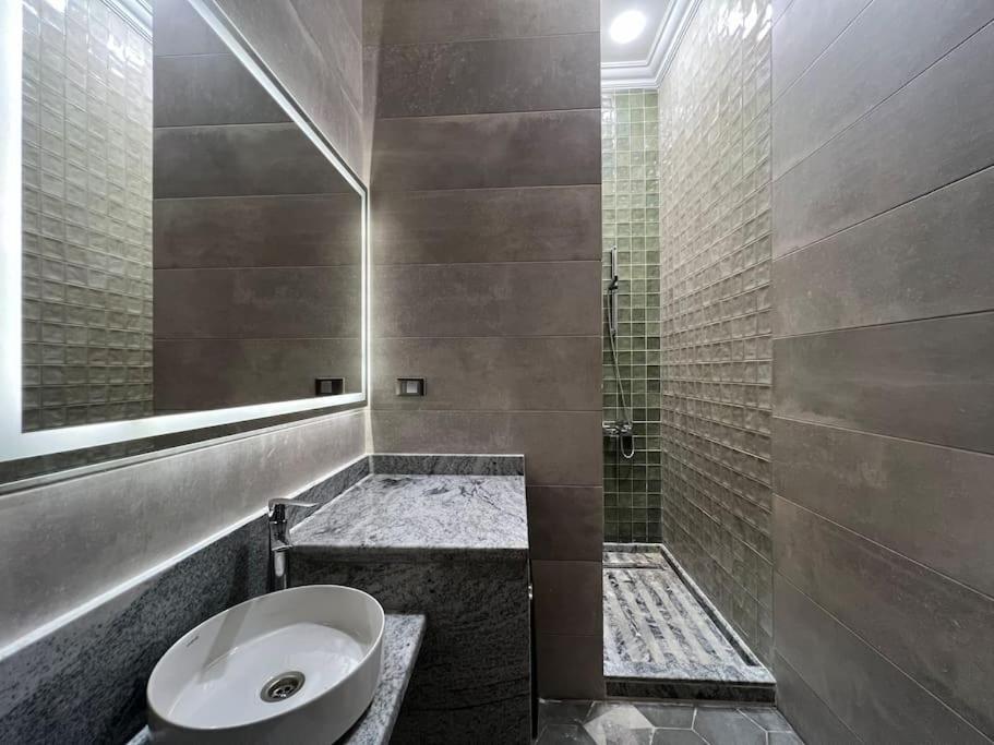 Authentic 3Br Apartment In Downtown, Caïro Buitenkant foto