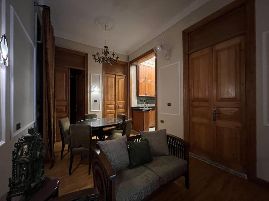 Authentic 3Br Apartment In Downtown, Caïro Buitenkant foto