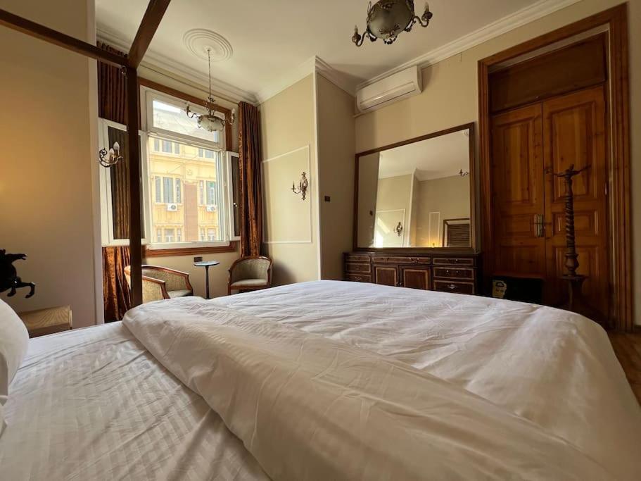 Authentic 3Br Apartment In Downtown, Caïro Buitenkant foto