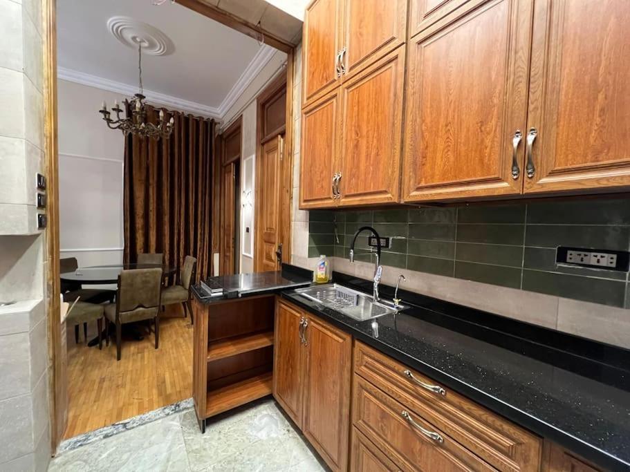 Authentic 3Br Apartment In Downtown, Caïro Buitenkant foto